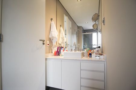 Apartamento à venda com 135m², 2 quartos e 2 vagasBanheiro da Suíte