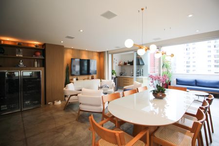 Apartamento à venda com 135m², 2 quartos e 2 vagasSala