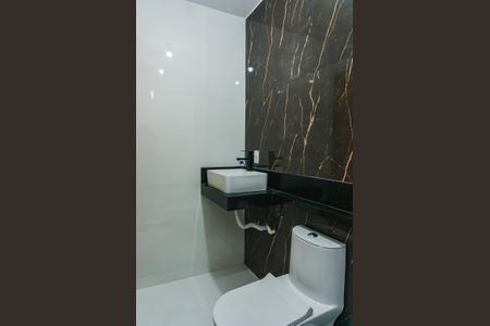 Casa à venda com 140m², 4 quartos e 2 vagas Casa à venda com 140m², 4 quartos e 2 vagasBanheiro Social