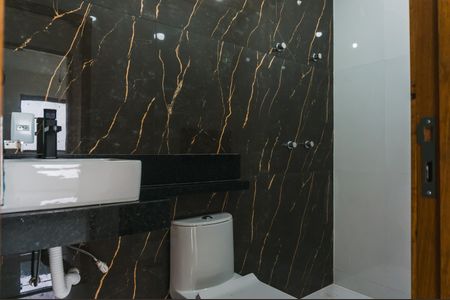 Casa à venda com 140m², 4 quartos e 2 vagas Casa à venda com 140m², 4 quartos e 2 vagasBanheiro Social