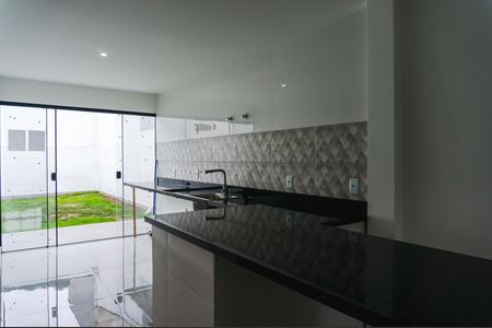 Casa à venda com 140m², 4 quartos e 2 vagas Casa à venda com 140m², 4 quartos e 2 vagasCozinha