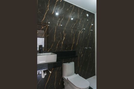 Casa à venda com 140m², 4 quartos e 2 vagas Casa à venda com 140m², 4 quartos e 2 vagasBanheiro Social