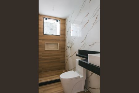 Casa à venda com 140m², 4 quartos e 2 vagas Casa à venda com 140m², 4 quartos e 2 vagasBanheiro da Suíte