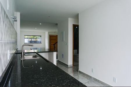 Casa à venda com 140m², 4 quartos e 2 vagas Casa à venda com 140m², 4 quartos e 2 vagasCozinha