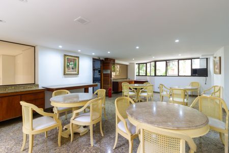 Apartamento à venda com 50m², 1 quarto e 1 vaga Apartamento à venda com 50m², 1 quarto e 1 vagaÁrea comum - Salão de festas