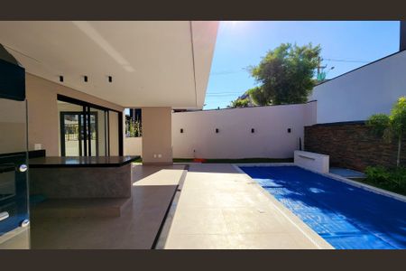 Casa de condomínio para alugar com 200m², 4 quartos e 2 vagas Casa de condomínio para alugar com 200m², 4 quartos e 2 vagasQuintal