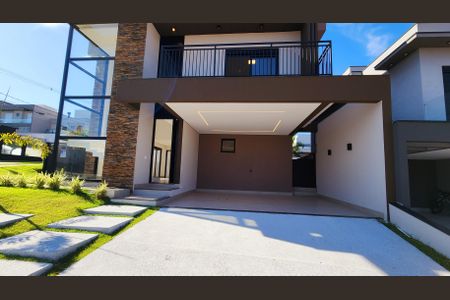 Casa de condomínio para alugar com 200m², 4 quartos e 2 vagas Casa de condomínio para alugar com 200m², 4 quartos e 2 vagasFachada