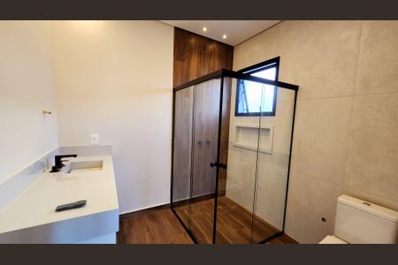 Casa de condomínio para alugar com 200m², 4 quartos e 2 vagas Casa de condomínio para alugar com 200m², 4 quartos e 2 vagasBanheiro da Suíte