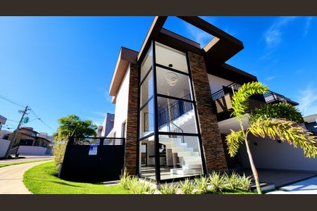 Casa de condomínio para alugar com 200m², 4 quartos e 2 vagas Casa de condomínio para alugar com 200m², 4 quartos e 2 vagasFachada