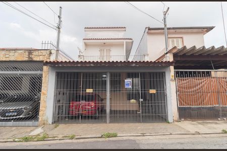 Casa à venda com 200m², 4 quartos e 2 vagas Casa à venda com 200m², 4 quartos e 2 vagasFachada