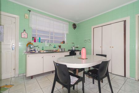 Casa à venda com 200m², 4 quartos e 2 vagas Casa à venda com 200m², 4 quartos e 2 vagasCozinha
