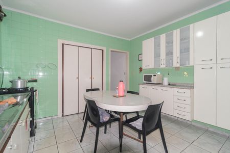 Casa à venda com 200m², 4 quartos e 2 vagas Casa à venda com 200m², 4 quartos e 2 vagasCozinha