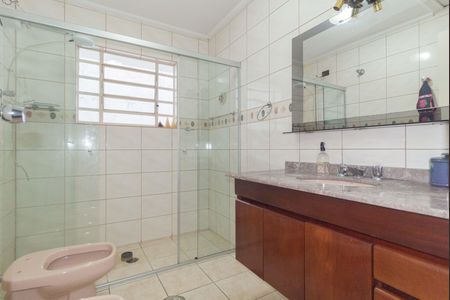 Casa à venda com 200m², 4 quartos e 2 vagas Casa à venda com 200m², 4 quartos e 2 vagasBanheiro