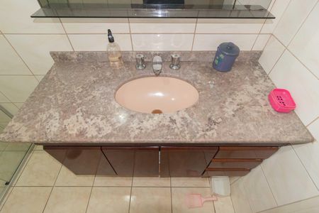 Casa à venda com 200m², 4 quartos e 2 vagas Casa à venda com 200m², 4 quartos e 2 vagasDetalhe - Banheiro