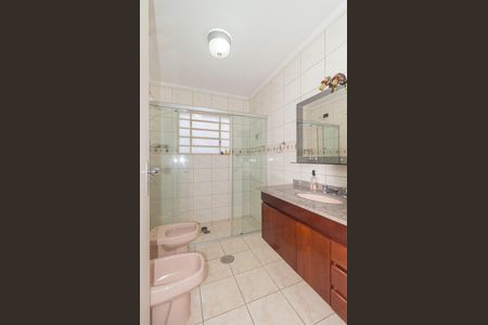 Casa à venda com 200m², 4 quartos e 2 vagas Casa à venda com 200m², 4 quartos e 2 vagasBanheiro