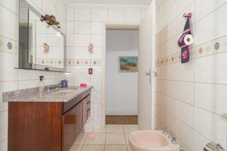 Casa à venda com 200m², 4 quartos e 2 vagas Casa à venda com 200m², 4 quartos e 2 vagasBanheiro
