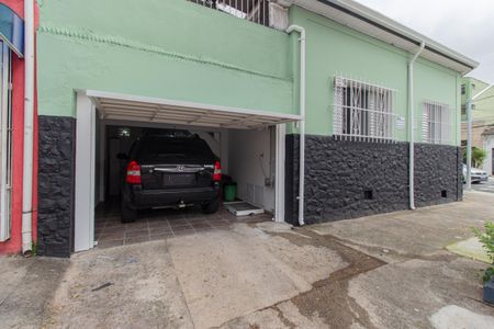 Casa à venda com 118m², 3 quartos e 1 vaga Casa à venda com 118m², 3 quartos e 1 vagaFachada lateral e garagem