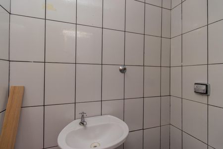 Casa à venda com 118m², 3 quartos e 1 vaga Casa à venda com 118m², 3 quartos e 1 vagaBanheiro da garagem