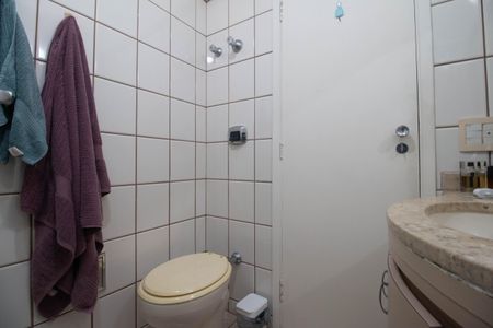 Apartamento à venda com 74m², 2 quartos e 1 vaga Apartamento à venda com 74m², 2 quartos e 1 vagaBanheiro 1