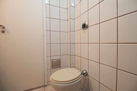 Apartamento à venda com 74m², 2 quartos e 1 vaga Apartamento à venda com 74m², 2 quartos e 1 vagaBanheiro