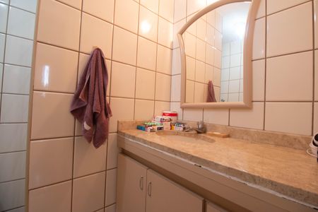 Apartamento à venda com 74m², 2 quartos e 1 vaga Apartamento à venda com 74m², 2 quartos e 1 vagaBanheiro