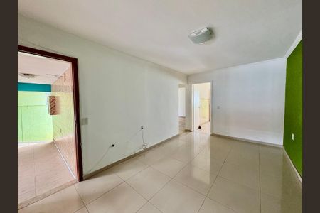 Casa à venda com 250m², 4 quartos e 4 vagas Casa à venda com 250m², 4 quartos e 4 vagasSala - casa 1