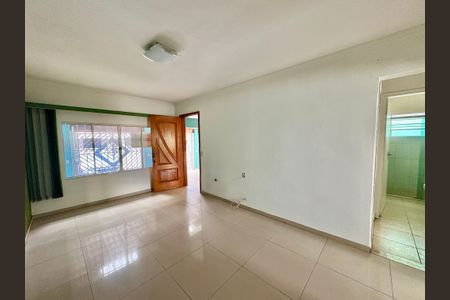 Casa à venda com 250m², 4 quartos e 4 vagas Casa à venda com 250m², 4 quartos e 4 vagasSala - casa 1