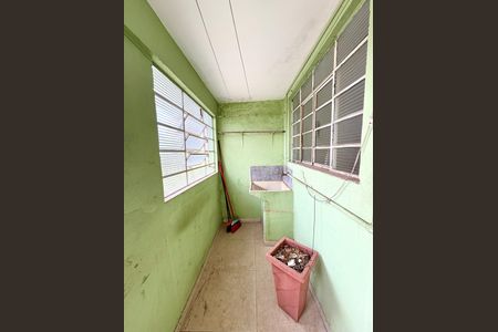 Casa à venda com 250m², 4 quartos e 4 vagas Casa à venda com 250m², 4 quartos e 4 vagasÁrea de Serviço - casa 1