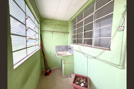 Casa à venda com 250m², 4 quartos e 4 vagas Casa à venda com 250m², 4 quartos e 4 vagasÁrea de Serviço - casa 1