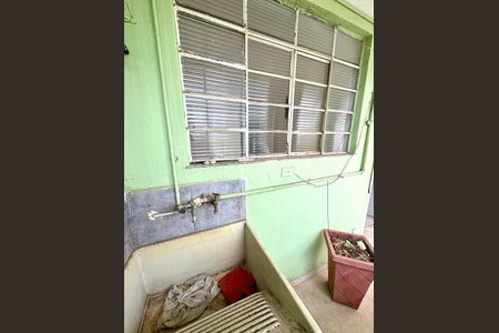 Casa à venda com 250m², 4 quartos e 4 vagas Casa à venda com 250m², 4 quartos e 4 vagasÁrea de Serviço - casa 1