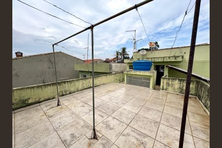 Casa à venda com 250m², 4 quartos e 4 vagas Casa à venda com 250m², 4 quartos e 4 vagasQuintal - casa 1