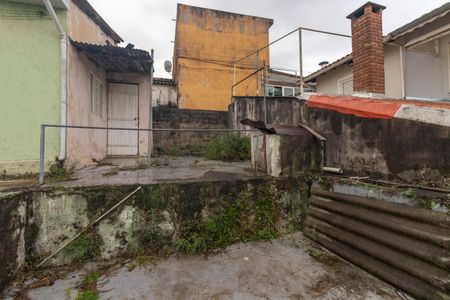 Casa à venda com 42m², 1 quarto e sem vagaQuintal