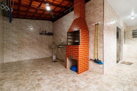 Casa à venda com 100m², 3 quartos e 1 vagaÁrea de Serviço e Varanda