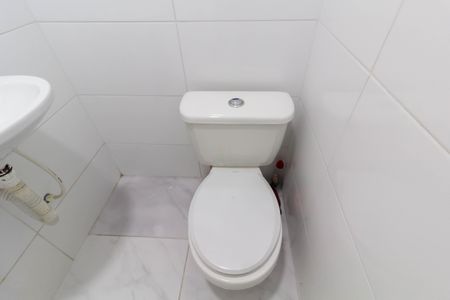 Casa à venda com 240m², 8 quartos e 2 vagasBanheiro 1