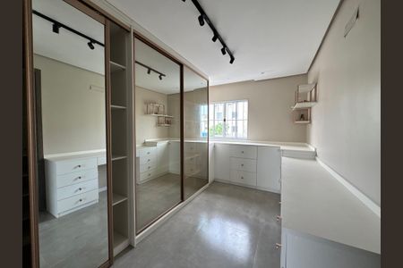 Casa à venda com 230m², 3 quartos e 2 vagasSuíte 1