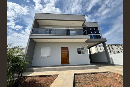 Casa à venda com 230m², 3 quartos e 2 vagasFachada