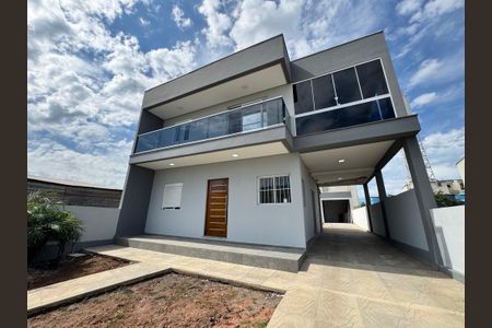 Casa à venda com 230m², 3 quartos e 2 vagasPlaquinha fachada instalada
