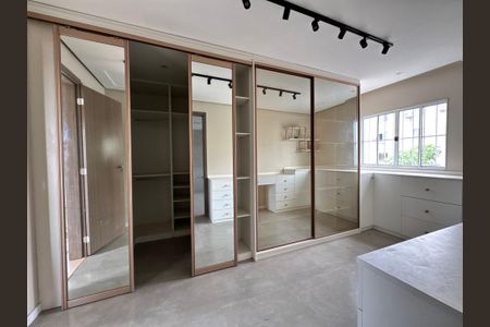 Casa à venda com 230m², 3 quartos e 2 vagasSuíte 1