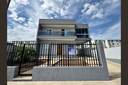 Casa à venda com 230m², 3 quartos e 2 vagasPlaquinha fachada instalada