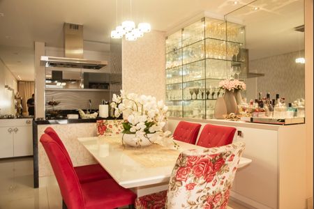 Apartamento à venda com 115m², 2 quartos e 2 vagasSala