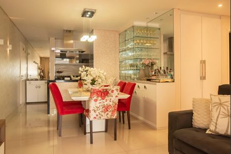 Apartamento à venda com 115m², 2 quartos e 2 vagasSala