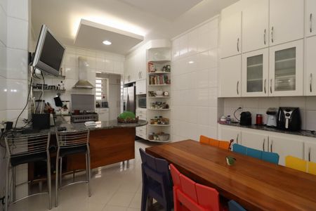 Apartamento para alugar com 180m², 3 quartos e 1 vaga Apartamento para alugar com 180m², 3 quartos e 1 vagaCozinha