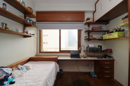 Apartamento para alugar com 180m², 3 quartos e 1 vaga Apartamento para alugar com 180m², 3 quartos e 1 vagaQuarto