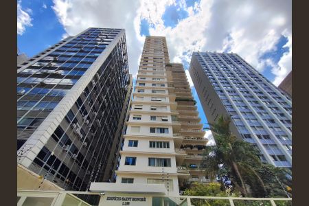 Apartamento para alugar com 180m², 3 quartos e 1 vaga Apartamento para alugar com 180m², 3 quartos e 1 vagaFachada