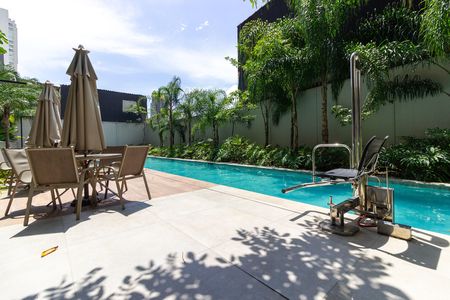 Studio para alugar com 27m², 1 quarto e sem vaga Studio para alugar com 27m², 1 quarto e sem vagaÁrea comum - Piscina