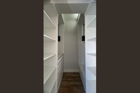 Apartamento para alugar com 180m², 2 quartos e 2 vagas Apartamento para alugar com 180m², 2 quartos e 2 vagasCloset da Suíte