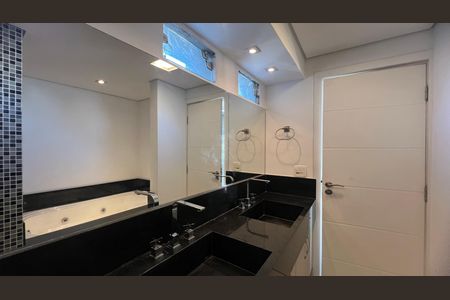 Apartamento para alugar com 180m², 2 quartos e 2 vagas Apartamento para alugar com 180m², 2 quartos e 2 vagasBanheiro da Suíte