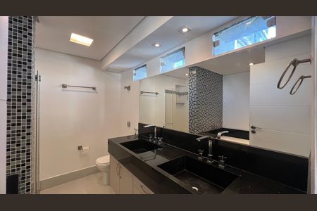 Apartamento para alugar com 180m², 2 quartos e 2 vagas Apartamento para alugar com 180m², 2 quartos e 2 vagasBanheiro da Suíte