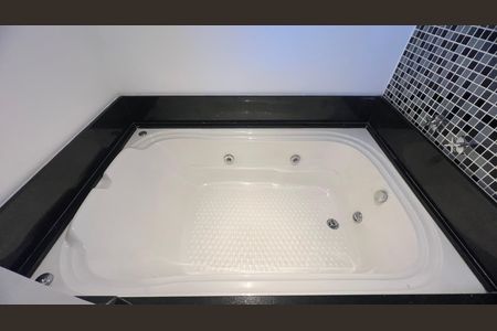 Apartamento para alugar com 180m², 2 quartos e 2 vagas Apartamento para alugar com 180m², 2 quartos e 2 vagasBanheiro da Suíte