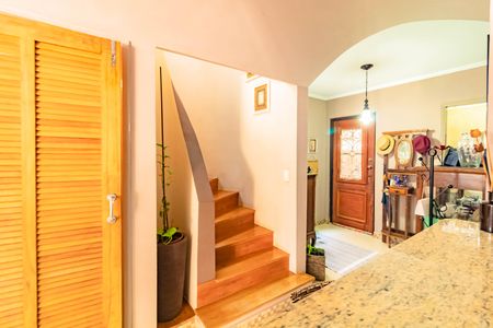 Casa à venda com 225m², 3 quartos e 3 vagasCorredor e Escada